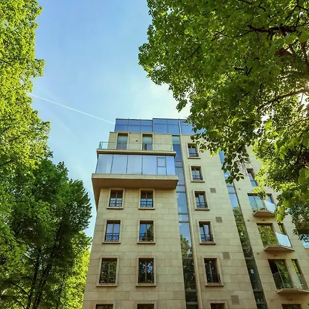 Modern Two Bedroom With Office Space *