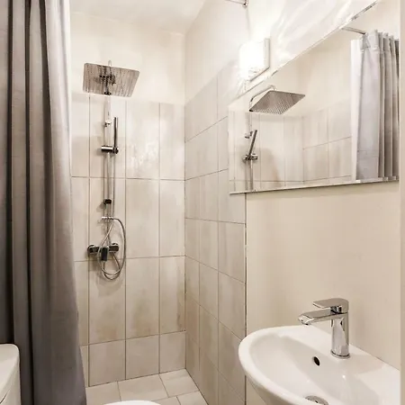 Apartment Modern Two Bedroom With Office Space *