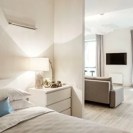 Modern Two Bedroom With Office Space Apartment *