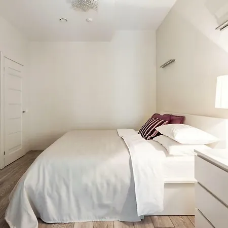 Modern Two Bedroom With Office Space *