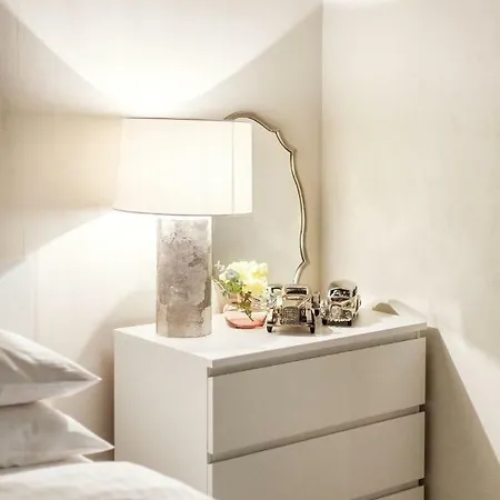 Apartment Modern Two Bedroom With Office Space *