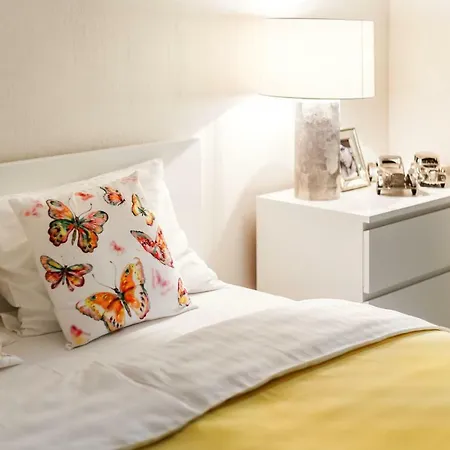 公寓 Modern Two Bedroom With Office Space *