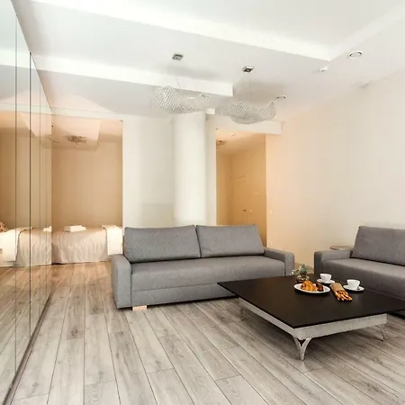 Apartment Modern Two Bedroom With Office Space *
